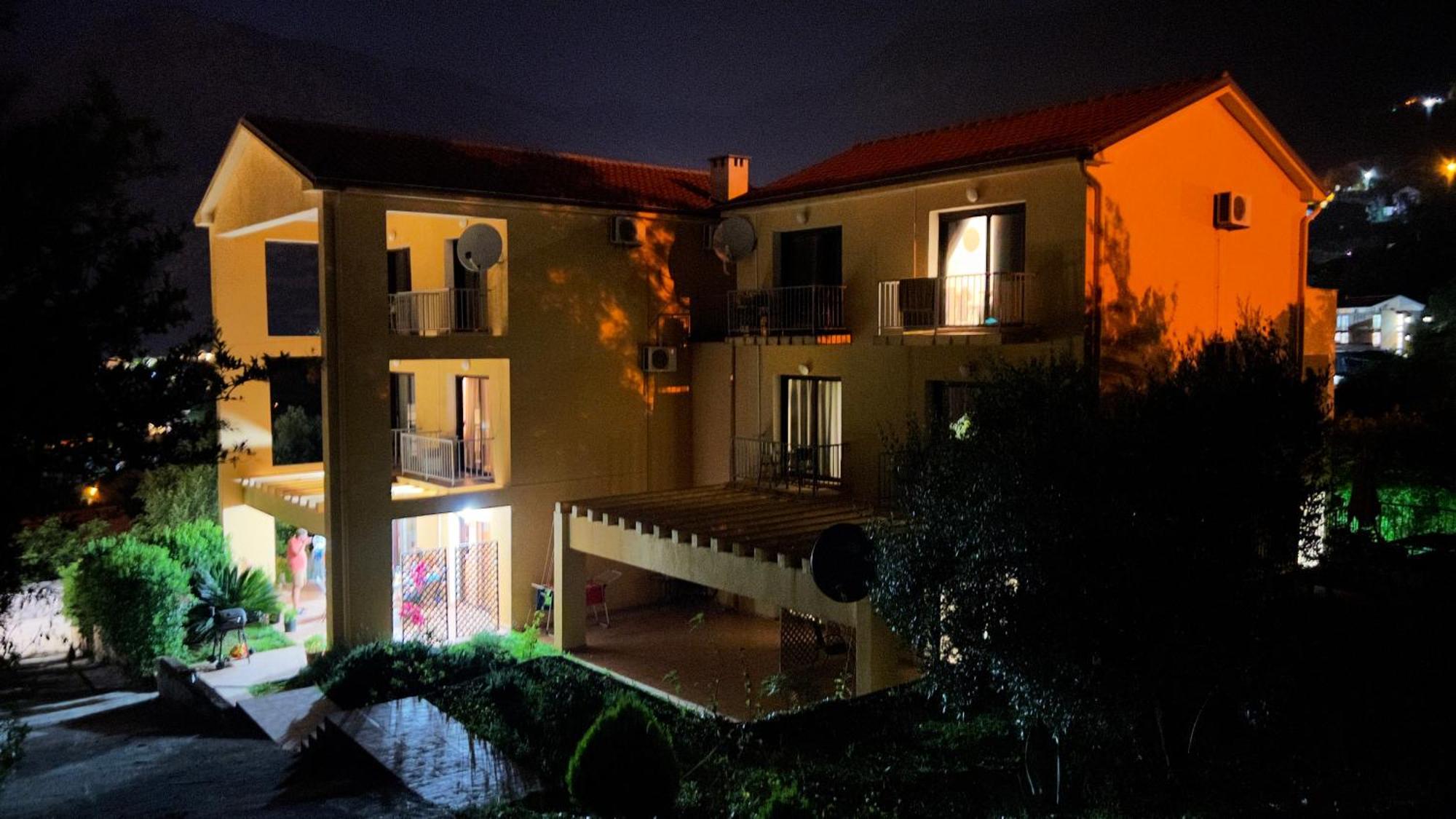 Villa Risan Apartments 外观 照片