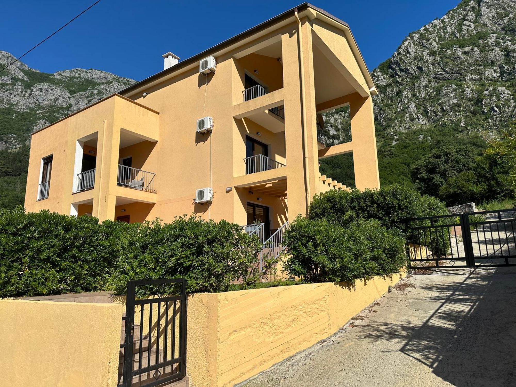Villa Risan Apartments 外观 照片