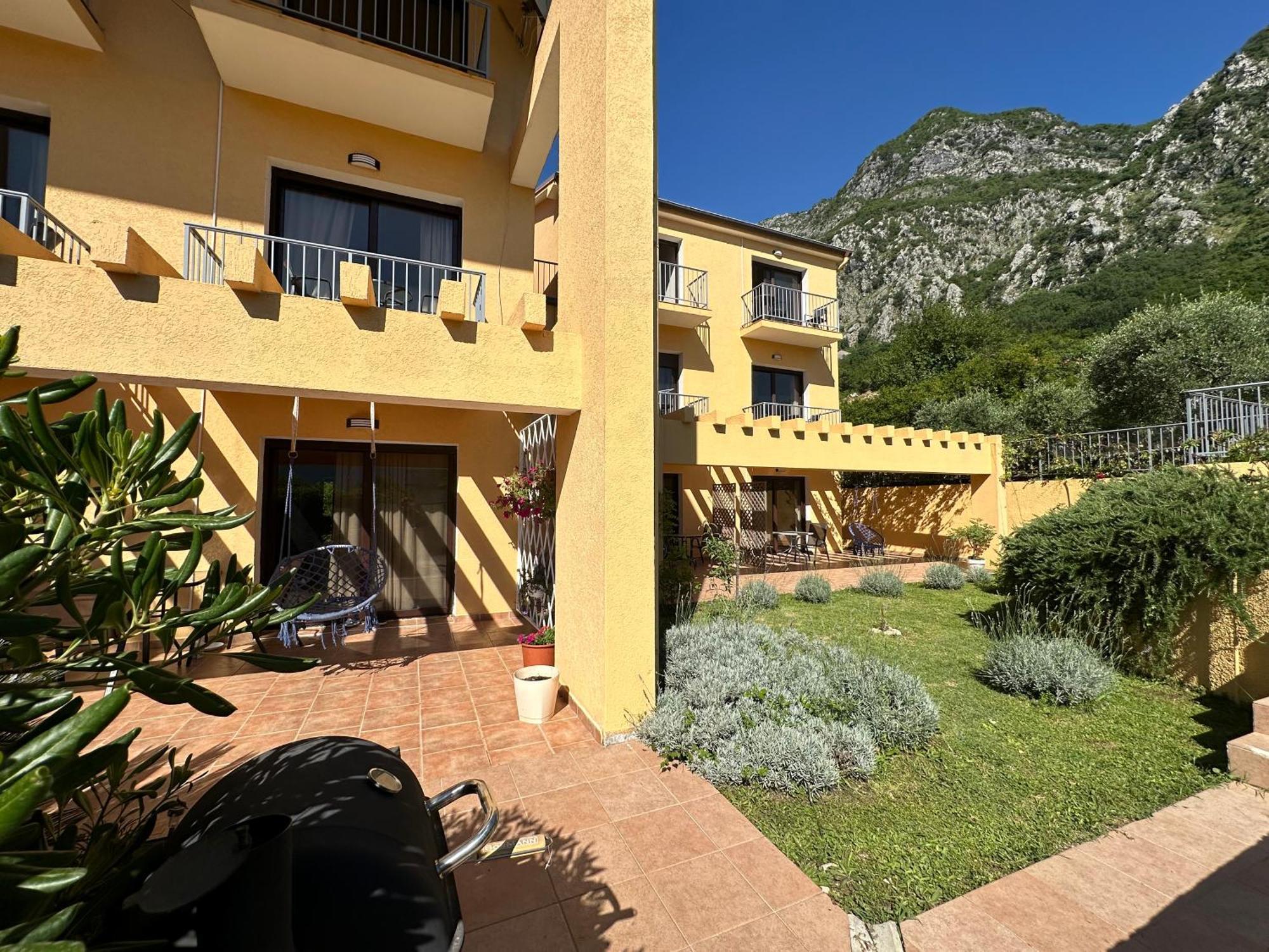 Villa Risan Apartments 外观 照片
