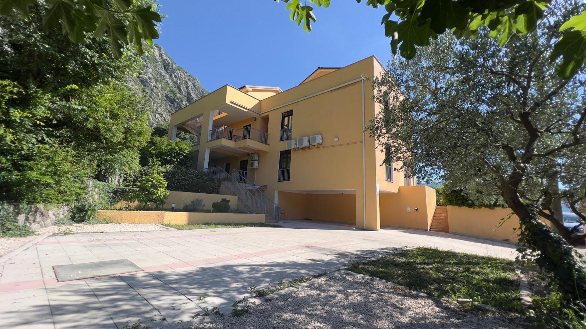 Villa Risan Apartments 外观 照片