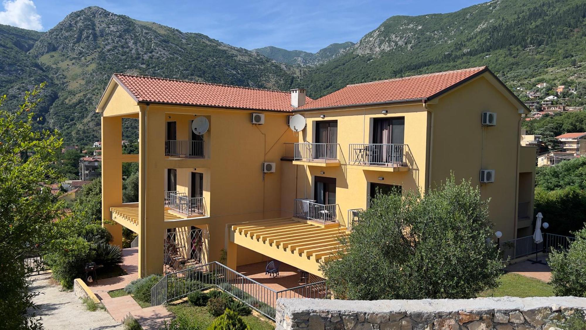 Villa Risan Apartments 外观 照片