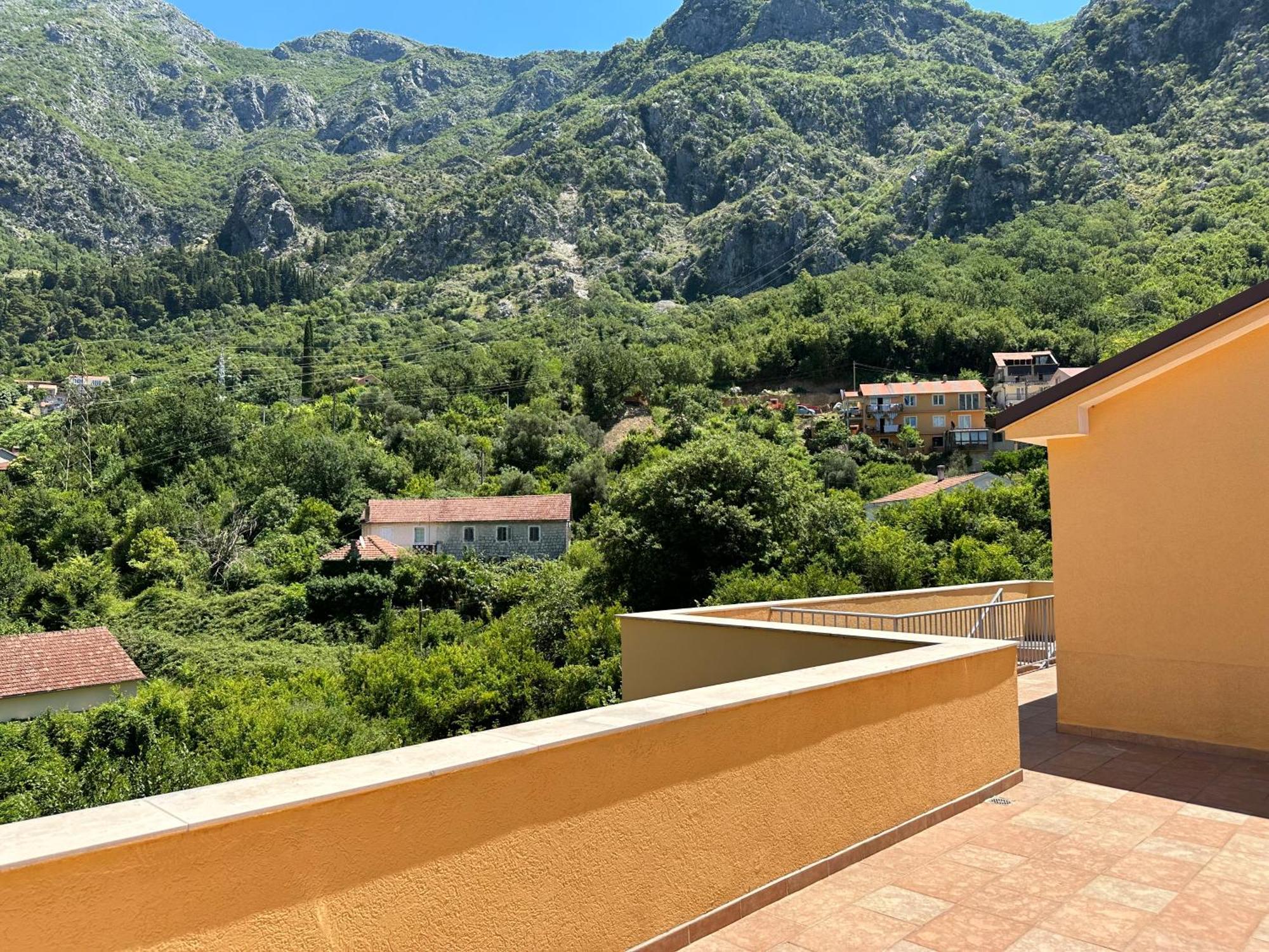 Villa Risan Apartments 外观 照片