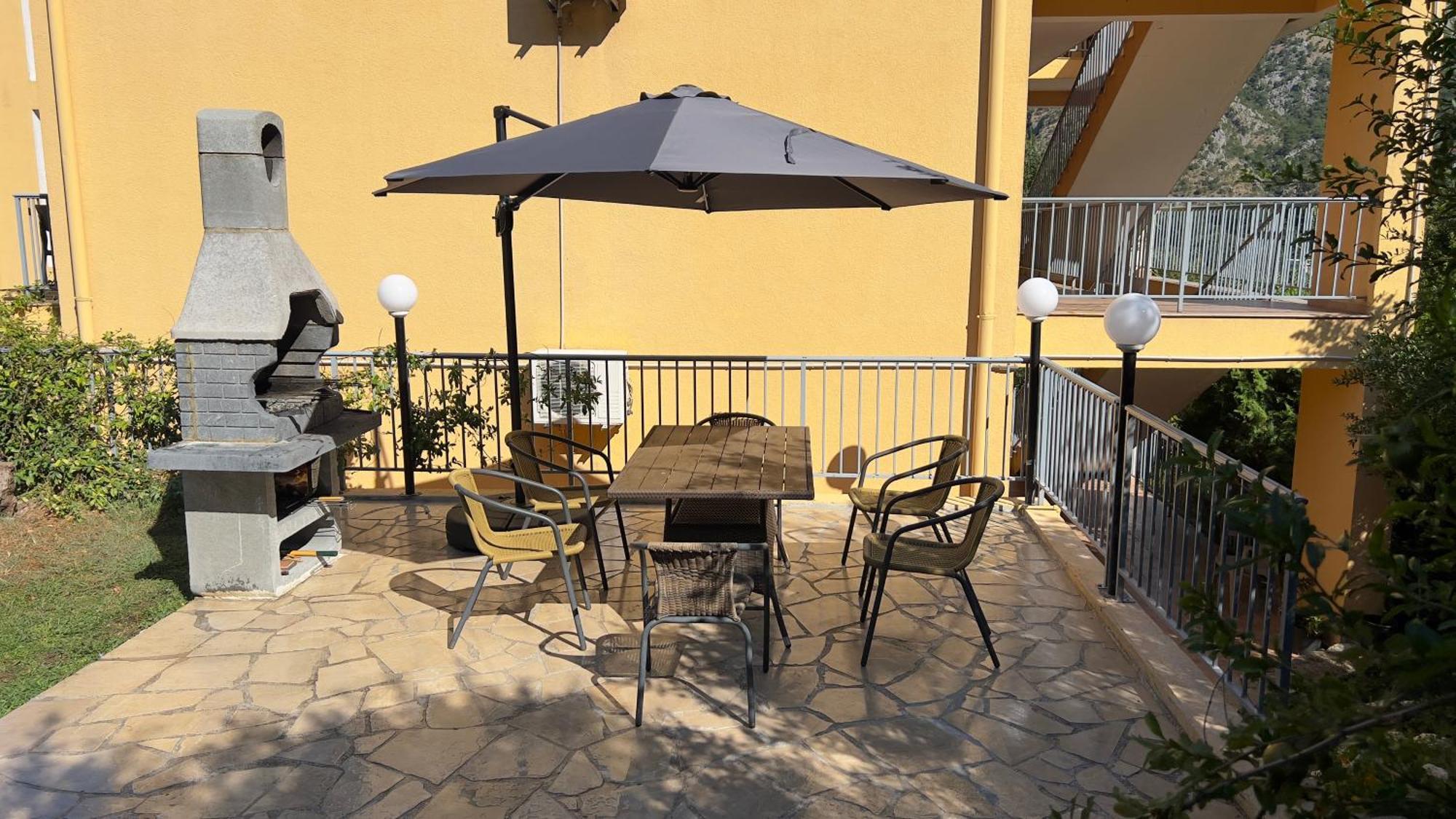 Villa Risan Apartments 外观 照片